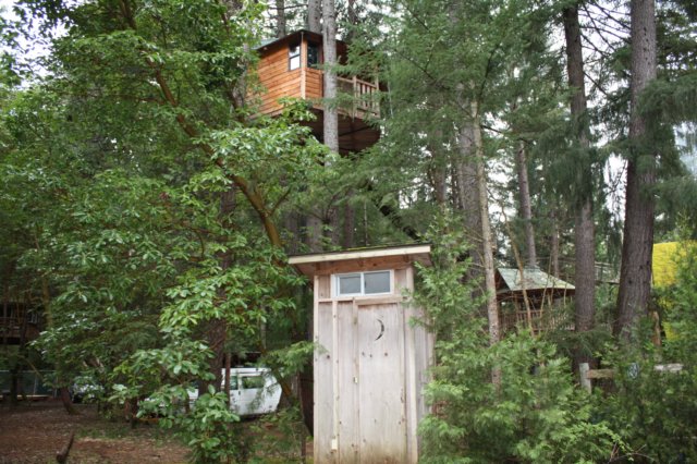 outhousetreehousethereismodernplumbingaround.jpg